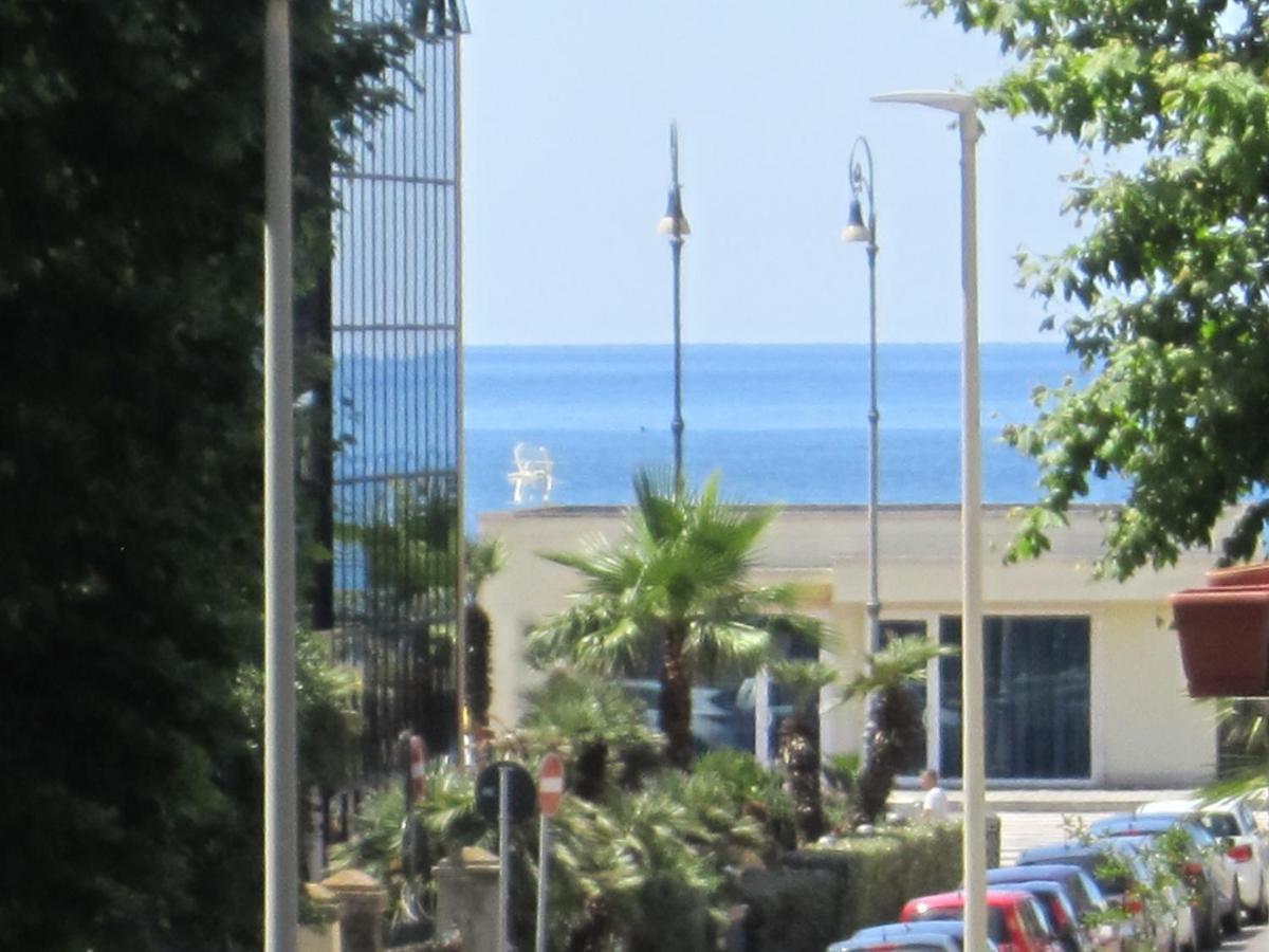 Piuma Celeste A Due Passi Dal Mare E Dal Centro Storico Ostia Buitenkant foto